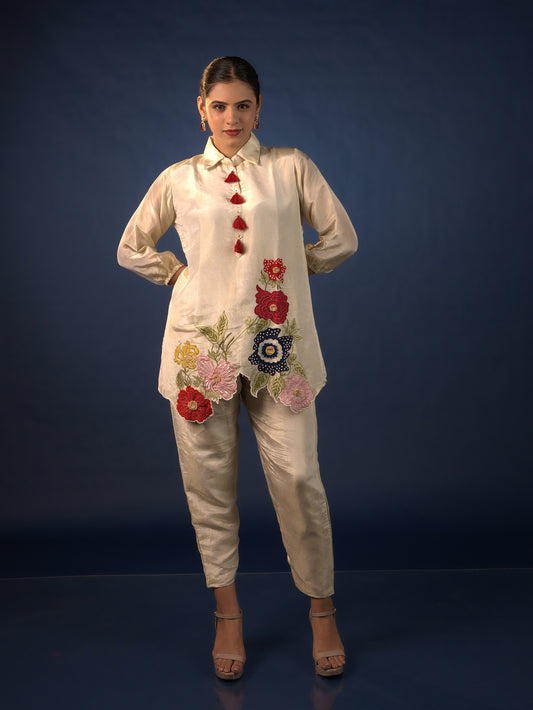 Premium Tissue Set With Floral Embroidery & Thread Detailing