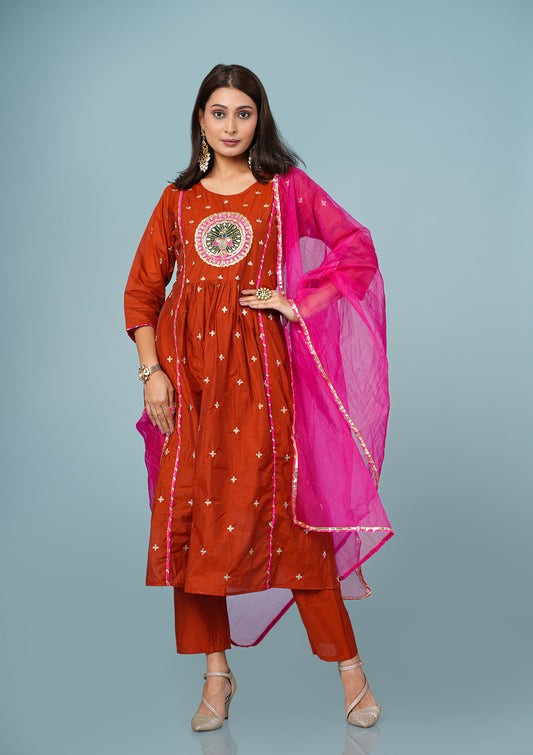 Elegant Mul Chanderi Peacock Motif Suit