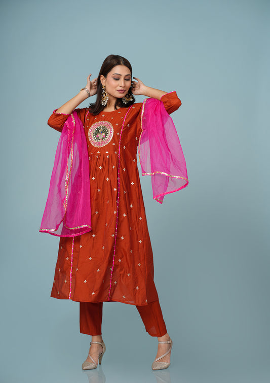 Elegant Mul Chanderi Peacock Motif Suit
